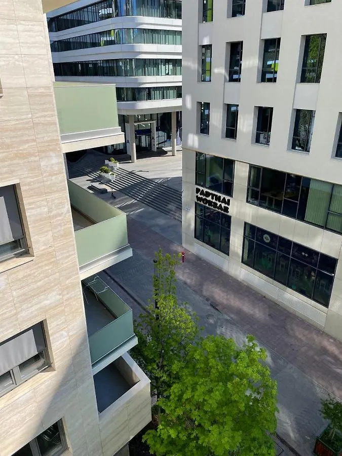 Lovely 1-Bedroom Apartment At Heart Of Budapest Hungary